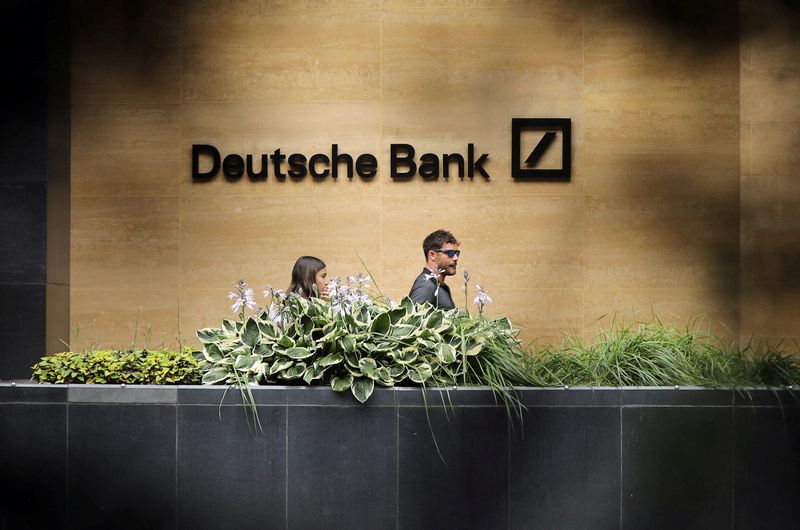 &copy; Reuters. FILE PHOTO: People walk past a Deutsche Bank office in London, Britain July 8, 2019. REUTERS/Simon Dawson/File Photo