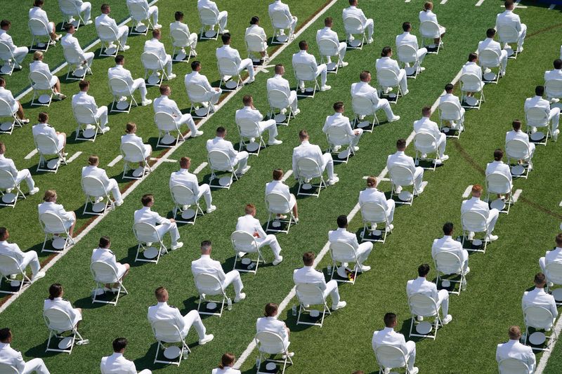 © Reuters. FILE PHOTO: Cadets attend the U.S. Coast Guard Academy commencement ceremony in New London, Connecticut, U.S., May 19, 2021. REUTERS/Kevin Lamarque/File Photo