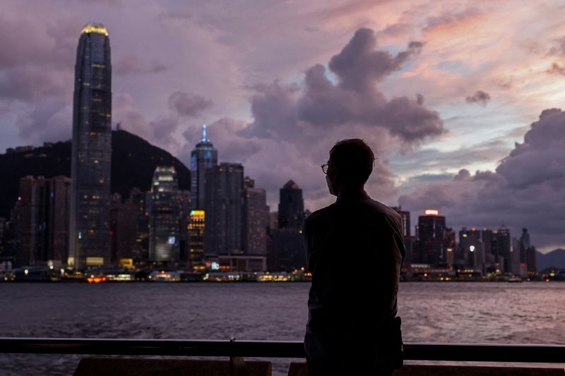 &copy; Reuters. A man stands in front of Victoria Harbour, with the Central financial district in the background, as typhoon Yagi approaches in Hong Kong, China September 5, 2024. REUTERS/Tyrone Siu