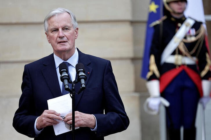 © Reuters. France newly appointed Prime minister Michel Barnier looks on during the handover ceremony at the Hotel Matignon in Paris, France, September 5, 2024. Stephane De Sakutin/Pool via REUTERS