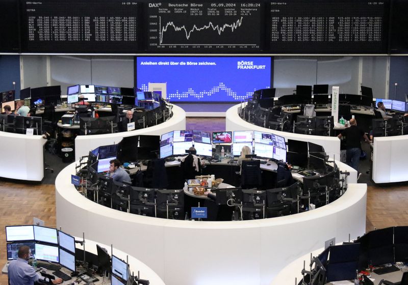 © Reuters. The German share price index DAX graph is pictured at the stock exchange in Frankfurt, Germany, September 5, 2024.     REUTERS/Staff