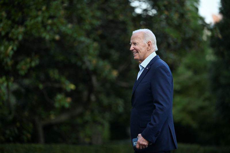 &copy; Reuters. U.S. President Joe Biden arrives on the South Lawn of the White House in Washington, U.S., September 5, 2024. REUTERS/Annabelle Gordon