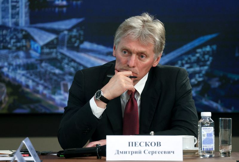 © Reuters. FILE PHOTO: Kremlin spokesman Dmitry Peskov attends a meeting of Russian President Vladimir Putin with senior editors from international news agencies at Lakhta Centre business tower in Saint Petersburg, Russia June 5, 2024. Sputnik/Vladimir Astapkovich/Pool via REUTERS/File Photo