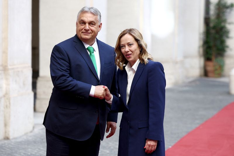 &copy; Reuters. FILE PHOTO: Italian Prime Minister Giorgia Meloni and Hungarian Prime Minister Viktor Orban meet at Palazzo Chigi, in Rome, Italy, June 24, 2024. REUTERS/Guglielmo Mangiapane/File Photo