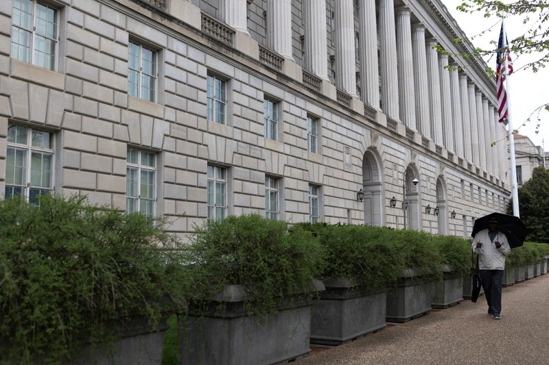 &copy; Reuters. FILE PHOTO: A person walks past an entrance to the U.S. Internal Revenue Service building in Washington, U.S., April 7, 2023. REUTERS/Tom Brenner/File Photo