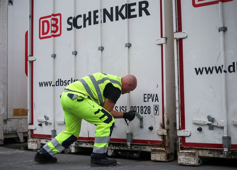 &copy; Reuters. FILE PHOTO: A DCP (Dettmer Container Packing) employee checks the load and seals the container during a press tour of Deutsche Bahn logistics unit Schenker at the harbour in Hamburg, Germany, August 8, 2024. REUTERS/Cathrin Mueller/File Photo