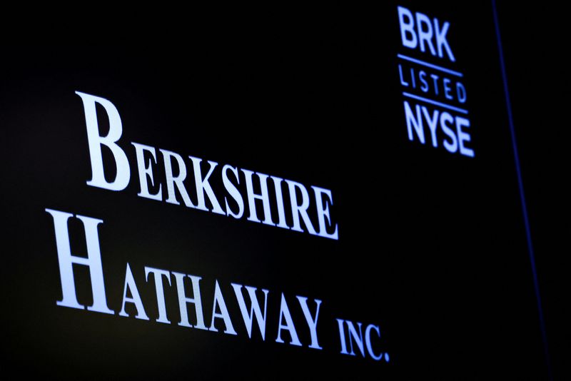 &copy; Reuters. Tela exibe o nome Berkshire Hathaway Inc. no pregão da Bolsa de Valores de Nova York (NYSE), Estados Unidosn04/09/2024nREUTERS/Brendan McDermid