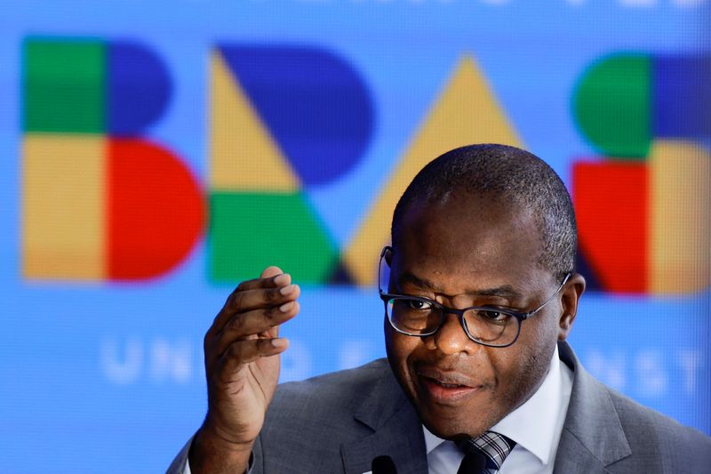 © Reuters. FILE PHOTO: Brazil's Minister of Human Rights Silvio Almeida gestures during the launch of the Living Without Limits Program, a set of actions for the dignity and promotion of the rights of people with disabilities, at the Planalto Palace in Brasilia, Brazil November 23, 2023. REUTERS/Ueslei Marcelino/File Photo