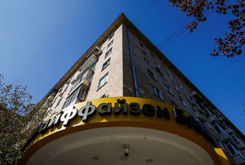 © Reuters. A view shows a branch of Raiffeisen Bank located in a residential building in Moscow, Russia, September 6, 2024. REUTERS/Maxim Shemetov