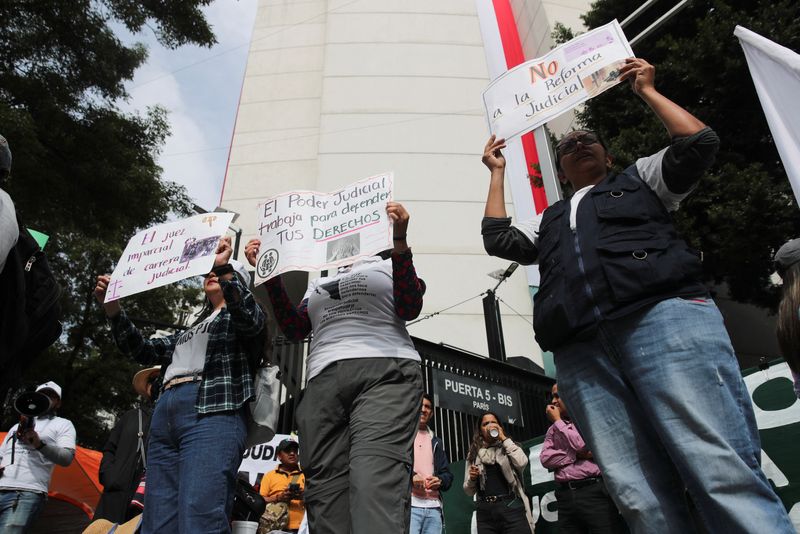 &copy; Reuters. FILE PHOTO: People hold signs reading "The impartial judge with a judicial career", "The judiciary works to defend your rights" and "No to the judicial reform" during a protest against the controversial overhaul of the country's judiciary, which would ush