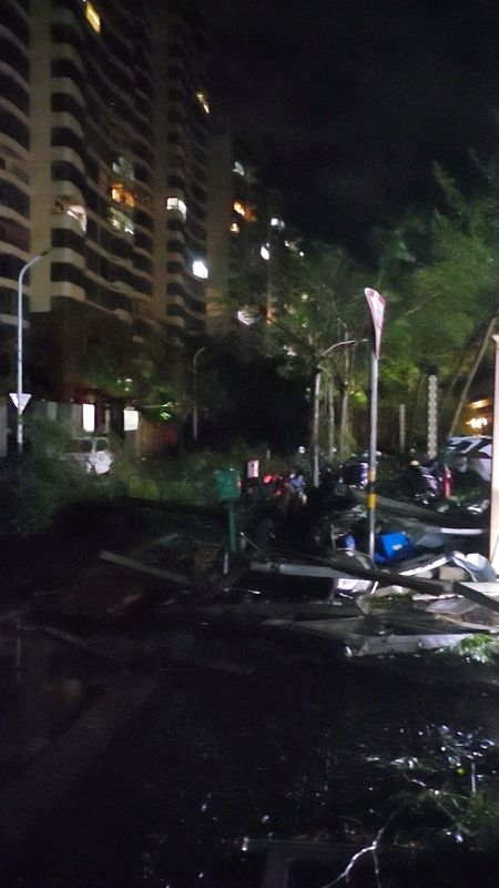 © Reuters. View of damage in the aftermath of Super Typhoon Yagi in Haikou, Hainan, China September 7, 2024 in this screengrab obtained from a social media video.Andrey Zavialov/via REUTERS  