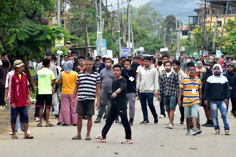 &copy; Reuters. FILE PHOTO: Internally displaced persons (IDPs), who are living in relief camps, react during a protest rally demanding their resettlement in their native places, in Imphal, Manipur, India, August 1, 2024. REUTERS/Stringer/File Photo