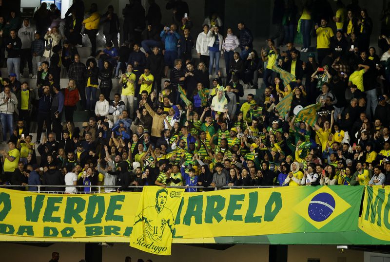 &copy; Reuters. Brasil vs Equador em eliminatórias da Copa do Mundo. REUTERS/Rodolfo Buhrer