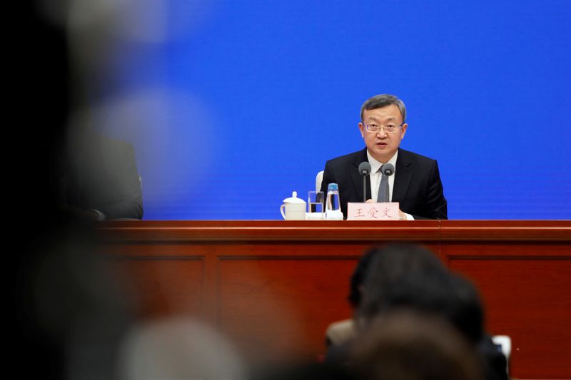 © Reuters. Chinese Vice Minister of Commerce Wang Shouwen speaks at a news conference in Beijing, China March 2, 2023. REUTERS/Florence Lo/File Photo