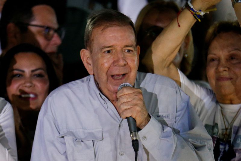 &copy; Reuters. FILE PHOTO: Venezuelan opposition presidential candidate Edmundo Gonzalez speaks at a presidential election campaign closing rally in Caracas, Venezuela, July 25, 2024. REUTERS/Leonardo Fernandez Viloria/File Photo