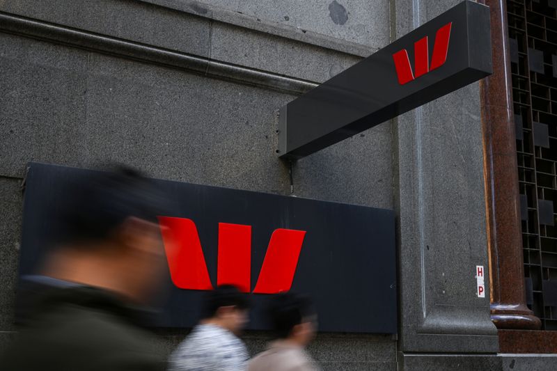 &copy; Reuters. People walk past a Westpac Bank building in the Sydney Central Business District, in Sydney, Australia, May 14, 2024. REUTERS/Jaimi Joy/ File Photo