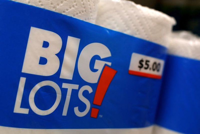 © Reuters. FILE PHOTO: Big Lots brand paper towels are seen at a store in Niles, Illinois, U.S., May 23, 2016. REUTERS/Jim Young/File Photo