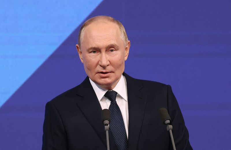 © Reuters. FILE PHOTO: Russian President Vladimir Putin addresses the audience before the gala concert to mark the 877th anniversary of Moscow in the Zaryadye Concert Hall in Moscow, Russia September 7, 2024. Sputnik/Sergei Karpukhin/Pool via REUTERS/File Photo