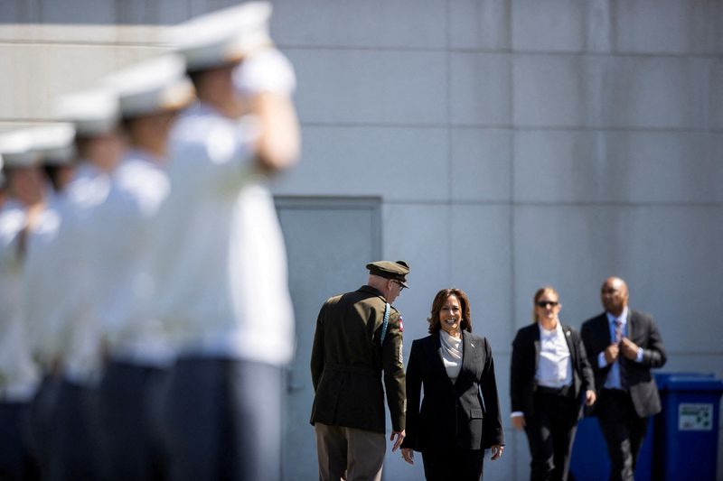 &copy; Reuters. U.S. Vice President Kamala Harris arrives to attend the 2023 graduation ceremony at the United States Military Academy (USMA), at Michie Stadium in West Point, New York, U.S., May 27, 2023. REUTERS/Eduardo Munoz/File Photo