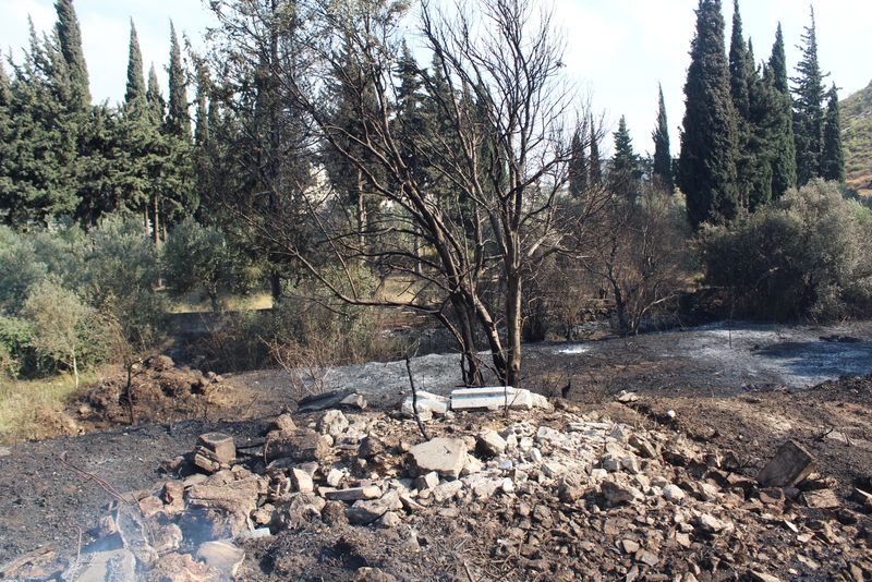 © Reuters. A view shows burnt area and rubble in the aftermath of what Syrian state media reported was an Israeli strike in Masyaf, Hama province, Syria September 9, 2024. REUTERS/Firas Makdesi