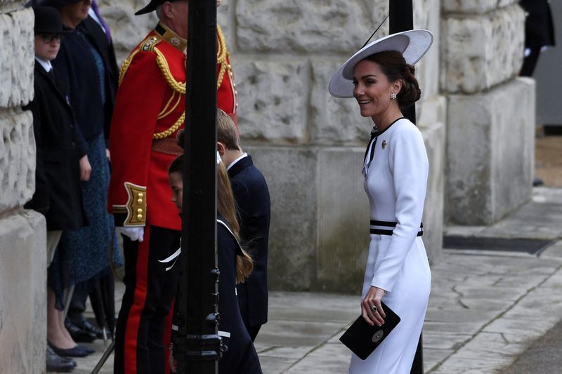 © Reuters. FILE PHOTO: Britain's Catherine, Princess of Wales, walks with her children during the Trooping the Colour parade which honours King Charles on his official birthday in London, Britain, June 15, 2024. REUTERS/Chris J. Ratcliffe