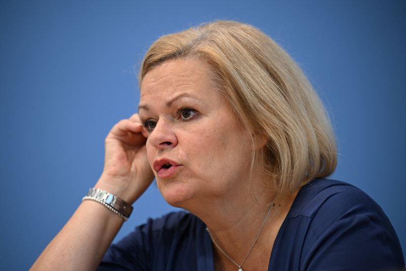 &copy; Reuters. Ministra dell'Interno tedesco Nancy Faeser parla durante la conferenza stampa sul rapporto sulla criminalità organizzata nel paese nel 2023, a Berlino, Germania, il 5 settembre 2024. REUTERS/Annegret Hilse