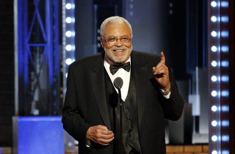 &copy; Reuters. FILE PHOTO: 71st Tony Awards – Show – New York City, U.S., 11/06/2017 - James Earl Jones - Tony Lifetime Achievement. REUTERS/Carlo Allegri/File Photo