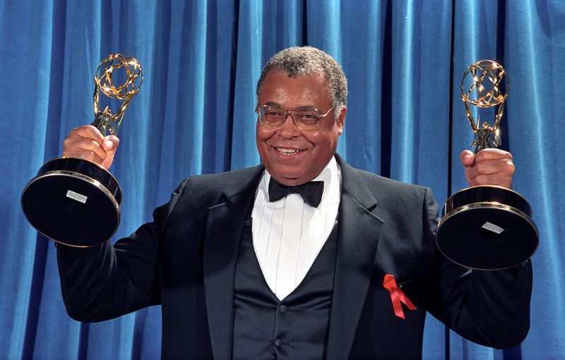 © Reuters. FILE PHOTO: James Earl Jones holds up the two Emmy Awards he won won for Outstanding Lead Actor in a Drama Series for 