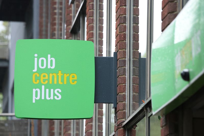 © Reuters. FILE PHOTO: A view of a sign for a job centre, in London, Britain, September 6, 2024. REUTERS/Mina Kim/File Photo