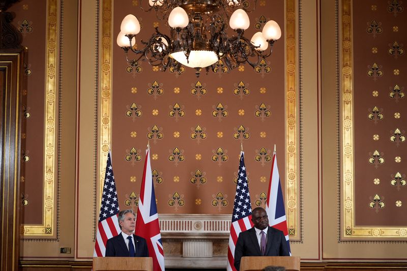 © Reuters. U.S. Secretary of State Antony Blinken listens to a question during a joint press conference with Britain's Foreign Secretary David Lammy in the Locarno room at the Foreign, Commonwealth and Development Office (FCDO) in London, Britain, September 10, 2024. Mark Schiefelbein/Pool via REUTERS