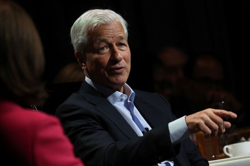 &copy; Reuters. Jamie Dimon, Chairman and Chief Executive officer (CEO) of JPMorgan Chase & Co. (JPM) speaks to the Economic Club of New York in Manhattan in New York City, U.S., April 23, 2024. REUTERS/Mike Segar/File Photo