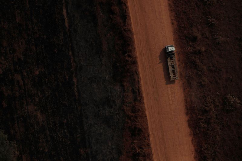 &copy; Reuters. Vista aérea da rodovia BR-319 perto da cidade de Humaitá, no Amazonasn22/08/2019 REUTERS/Ueslei Marcelino