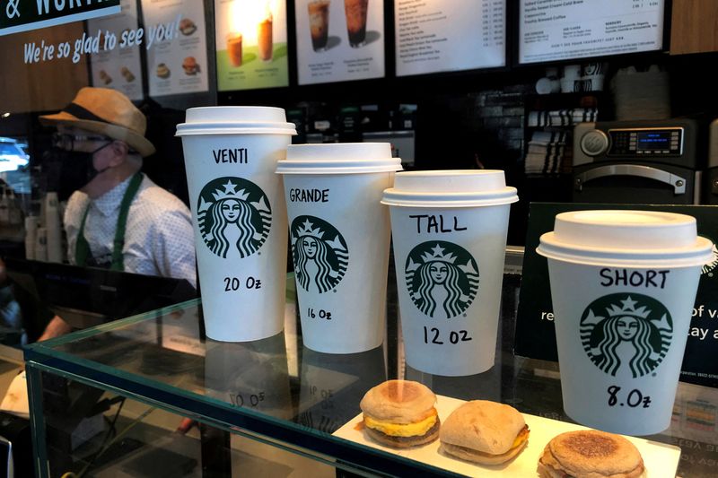 &copy; Reuters. FILE PHOTO: Starbucks cups are pictured on a counter in the Manhattan borough of New York City, New York, U.S., February 16, 2022. REUTERS/Carlo Allegri/File Photo