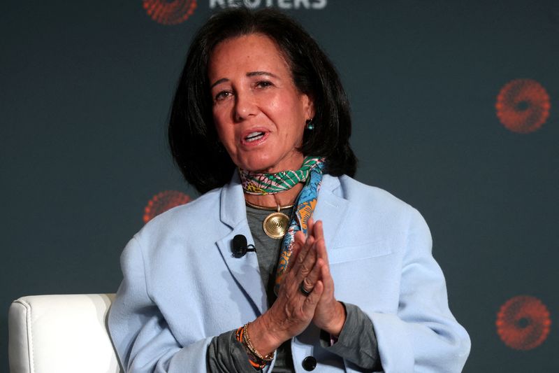 &copy; Reuters. FILE PHOTO: Ana Botin, CEO of Santander, speaks during the ReutersNEXT Newsmaker event in New York City, New York, U.S., November 9, 2023. REUTERS/Brendan McDermid/File Photo