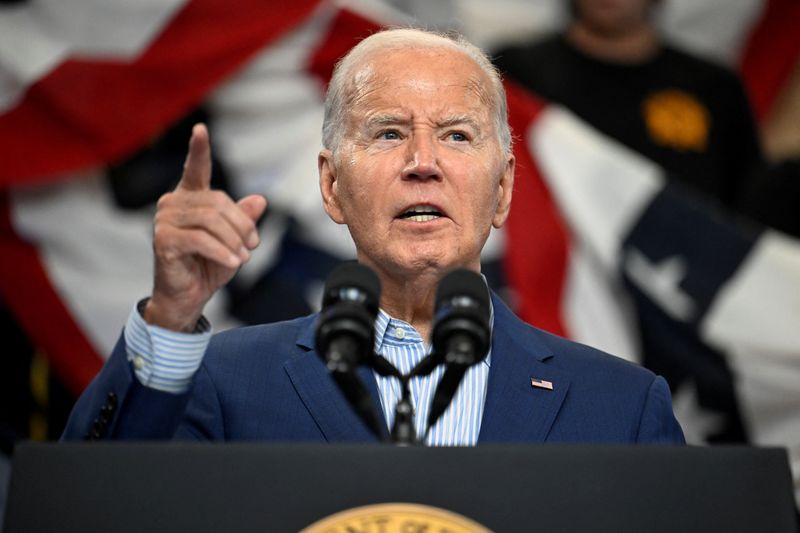 © Reuters. FILE PHOTO: U.S. President Joe Biden delivers remarks during a visit to the United Association Local 190 Training Center in Ann Arbor, Michigan, U.S., September 6, 2024. REUTERS/Craig Hudson/File Photo