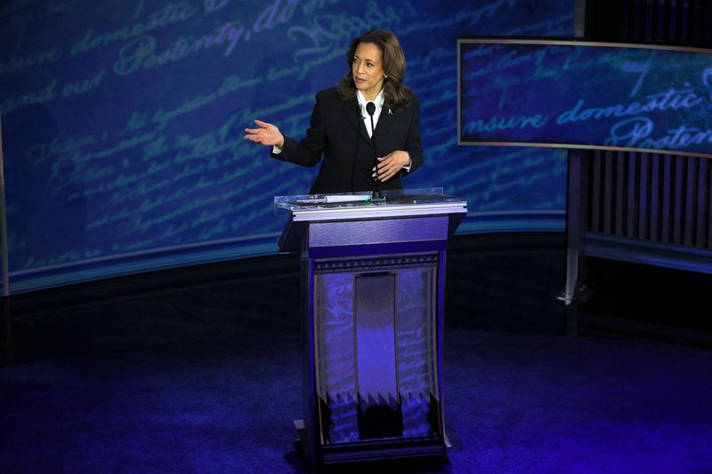 &copy; Reuters. Democratic presidential nominee, U.S. Vice President Kamala Harris gestures as she speaks during a presidential debate hosted by ABC with Republican presidential nominee, former U.S. President Donald Trump, in Philadelphia, Pennsylvania, U.S., September 1