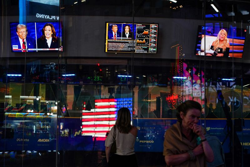 &copy; Reuters. Screens show the presidential debate between Republican presidential nominee and former U.S. President Donald Trump and Democratic presidential nominee and U.S. Vice President Kamala Harris outside the Nasdaq MarketSite in New York City, U.S., September 1