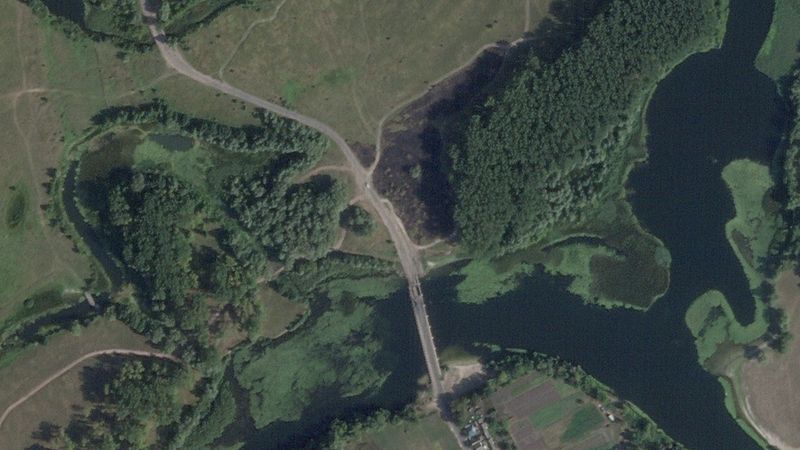 © Reuters. FILE PHOTO: A satellite image shows a damaged bridge in Zvannoe, Kursk region, Russia, August 26, 2024. Planet Labs Inc. via REUTERS/File Photo