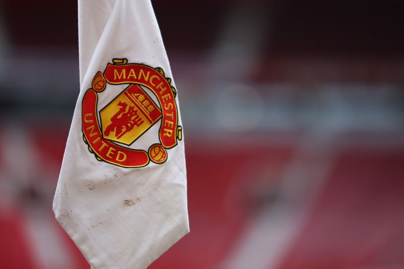 © Reuters. FILE PHOTO: Soccer Football - Premier League - Manchester United v West Ham United - Old Trafford, Manchester, Britain - January 22, 2022 General view of the corner flag inside the stadium before the match REUTERS/Phil Noble 