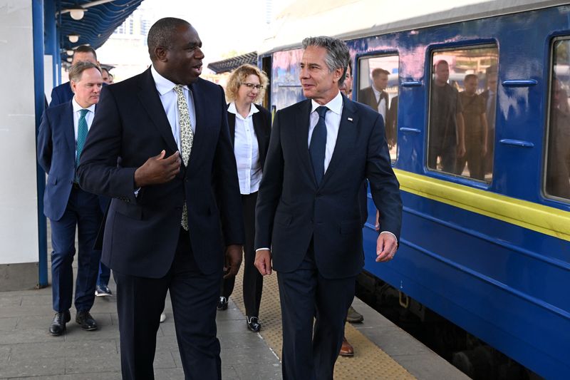 &copy; Reuters. David Lammy e Antony Blinken em Kievn 11/9/2024   Leon Neal/Pool via REUTERS