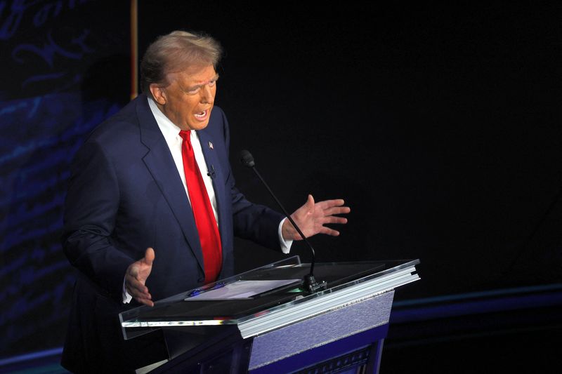 © Reuters. Republican presidential nominee, former U.S. President Donald Trump speaks during a presidential debate with Democratic presidential nominee, U.S. Vice President Kamala Harris, hosted by ABC in Philadelphia, Pennsylvania, U.S.,  September 10, 2024 REUTERS/Brian Snyder