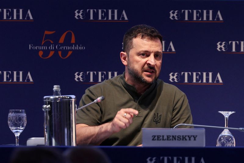 © Reuters. FILE PHOTO: Ukrainian President Volodymyr Zelenskiy speaks during the European House - Ambrosetti Forum, an annual conference that gathers business and political leaders at the end of the summer, in Cernobbio, Italy, September 6, 2024. REUTERS/Claudia Greco/File Photo