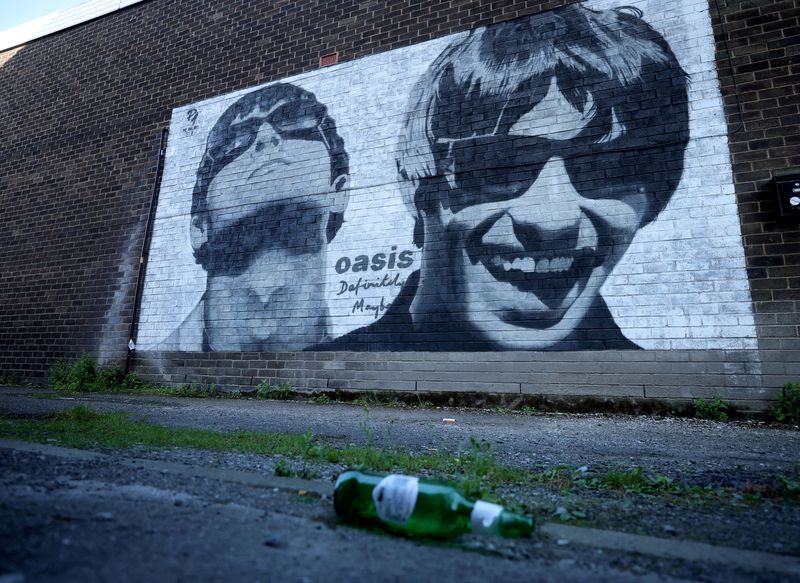 &copy; Reuters. FILE PHOTO: A view of a mural of Oasis band members Liam and Noel Gallagher by artist Pic.One.Art on the side of Sifters record shop in the Burnage area of Manchester, Britain, August 31, 2024. REUTERS/Phil Noble/File Photo