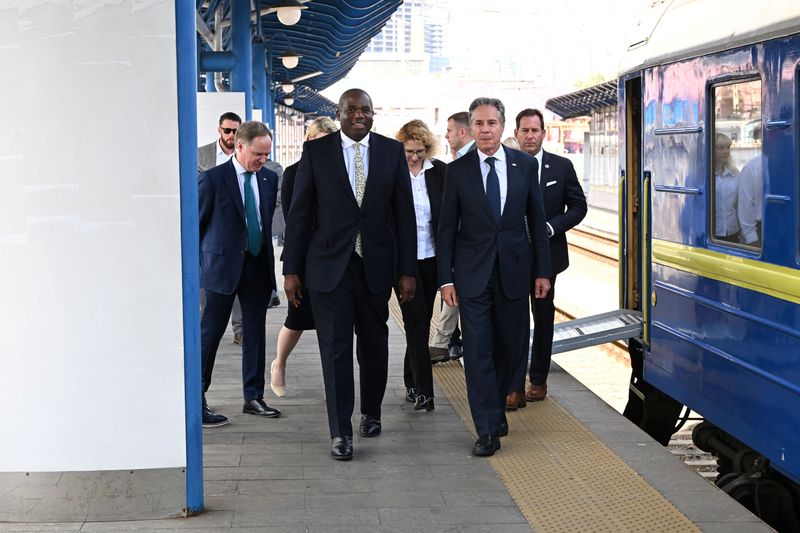 &copy; Reuters. Britain's Foreign Secretary David Lammy and U.S. Secretary of State Antony Blinken arrive at Kyiv train station, as they prepare to travel to Ukraine, in Kyiv, Ukraine, September 11, 2024. The British Foreign Secretary joined his American counterpart on a