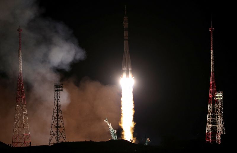 © Reuters. The Soyuz MS-26 spacecraft carrying NASA astronaut Don Pettit, Roscosmos cosmonauts Alexei Ovchinin and Ivan Vagner lifts off to the International Space Station (ISS) from the launch pad at the Baikonur Cosmodrome, Kazakhstan, September 11, 2024 REUTERS/Pavel Mikheyev