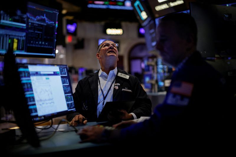 © Reuters. Traders work on the floor at the New York Stock Exchange (NYSE) in New York City, U.S., September 11, 2024.  REUTERS/Brendan McDermid