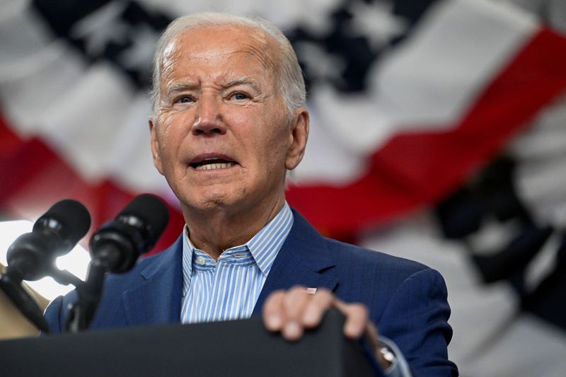 © Reuters. FILE PHOTO: U.S. President Joe Biden delivers remarks during a visit to the United Association Local 190 Training Center in Ann Arbor, Michigan, U.S., September 6, 2024. REUTERS/Craig Hudson/File Photo