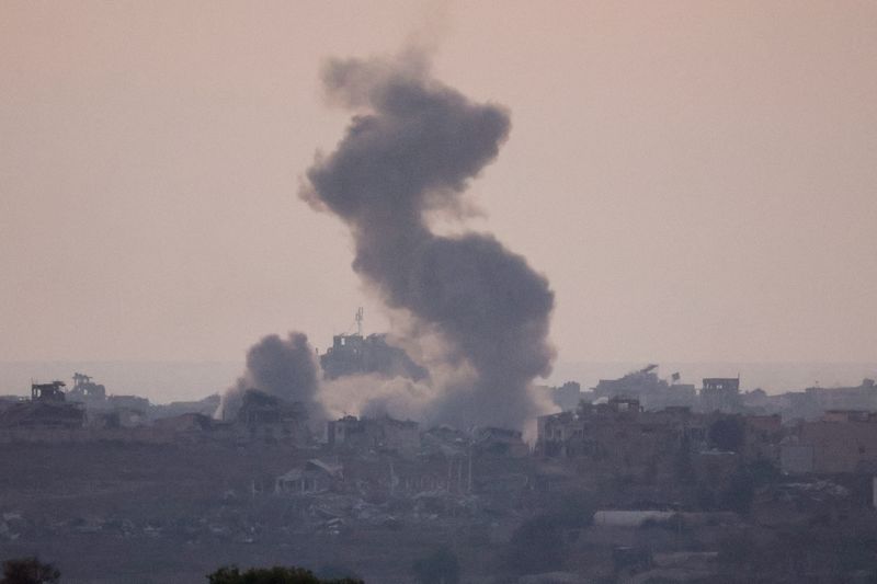 © Reuters. FILE PHOTO: Smoke rises after an explosion in Gaza, seen from the Israel-Gaza border, amid the Israel-Hamas conflict, September 3, 2024. REUTERS/Amir Cohen/File Photo