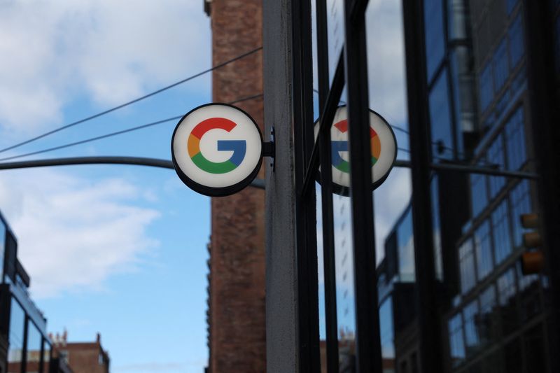 © Reuters. FILE PHOTO: The logo of Google LLC is seen at the Google Store Chelsea in New York City, U.S., January 20, 2023.  REUTERS/Shannon Stapleton/File Photo