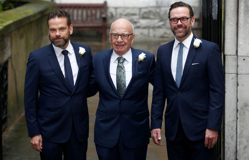 &copy; Reuters. FILE PHOTO: Media Mogul Rupert Murdoch (C) poses for a photograph with his sons Lachlan (L) and James as they arrive at St Bride's church for a service to celebrate the wedding between Murdoch and former supermodel Jerry Hall which took place on Friday, i